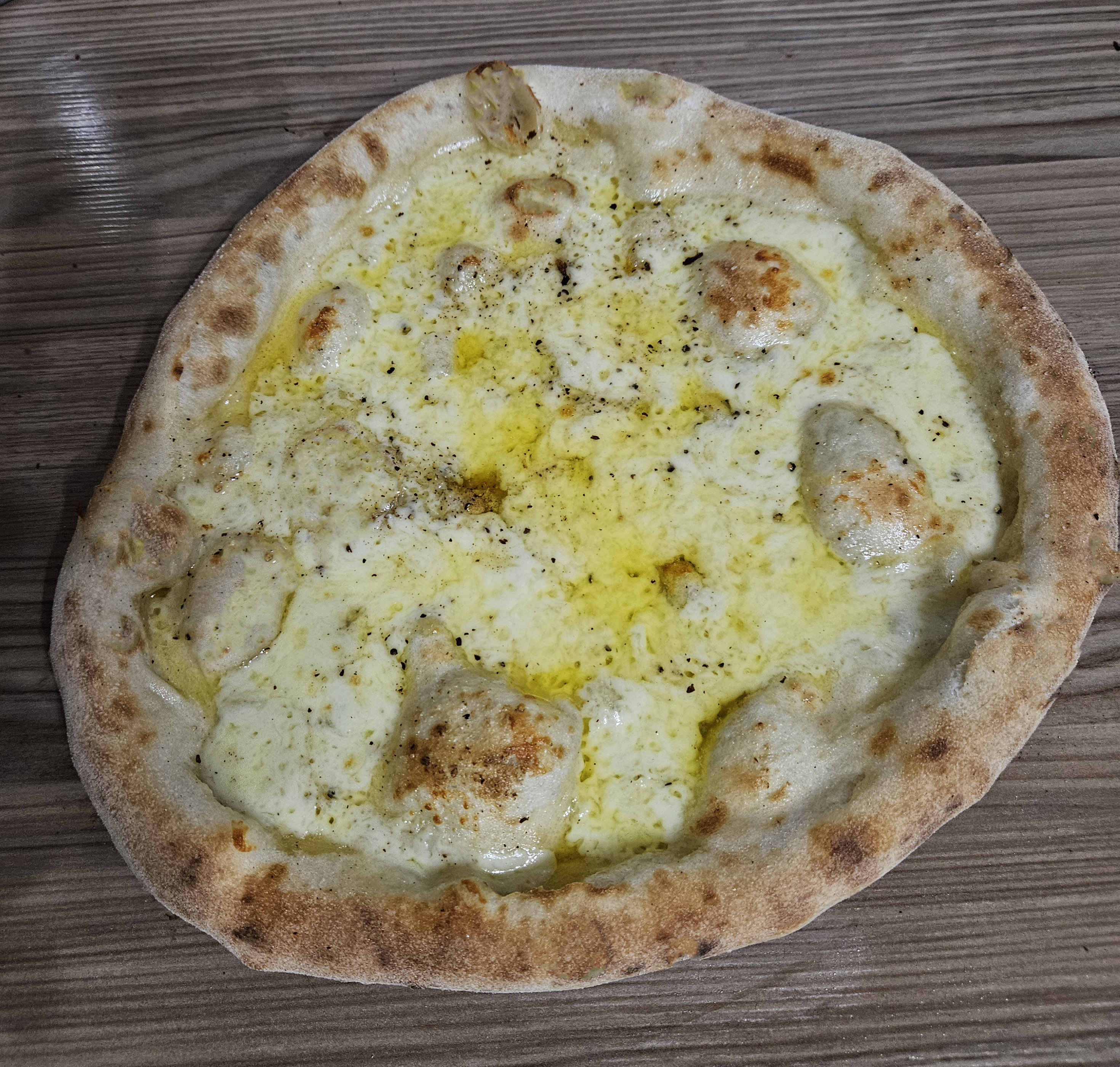 Cheesy Garlic Pizza - Authentic Neapolitan pizza